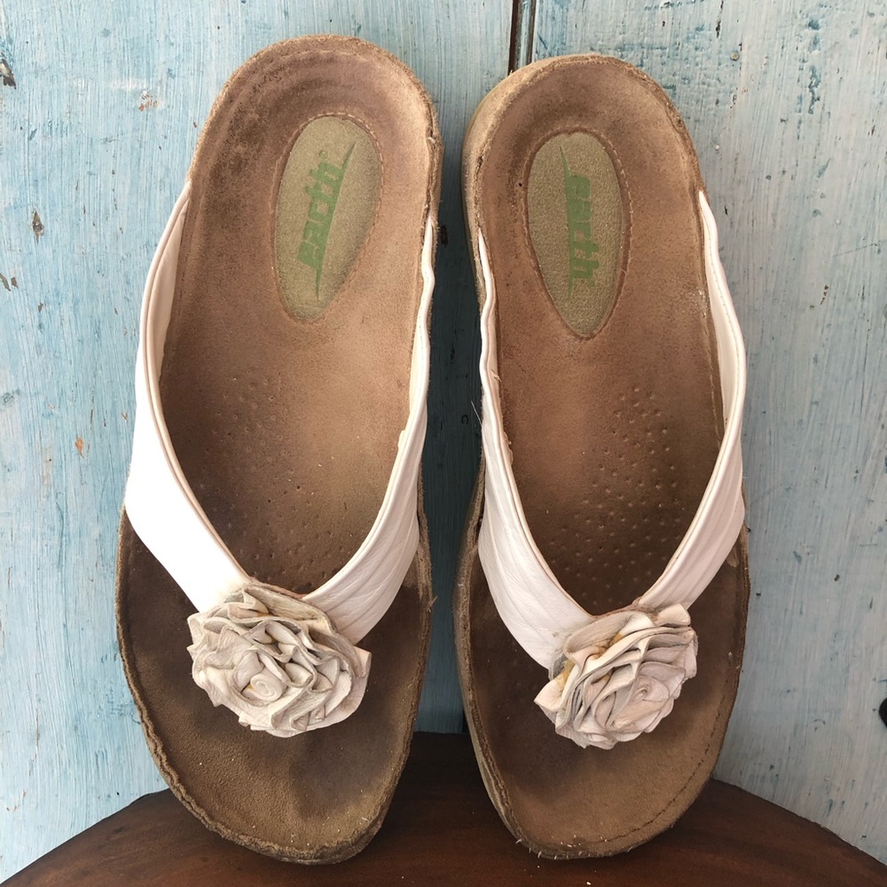 EARTH ORIGINS, “Rose White” slide-on sandals “burn more calories w/every step” - Picture 3 of 12
